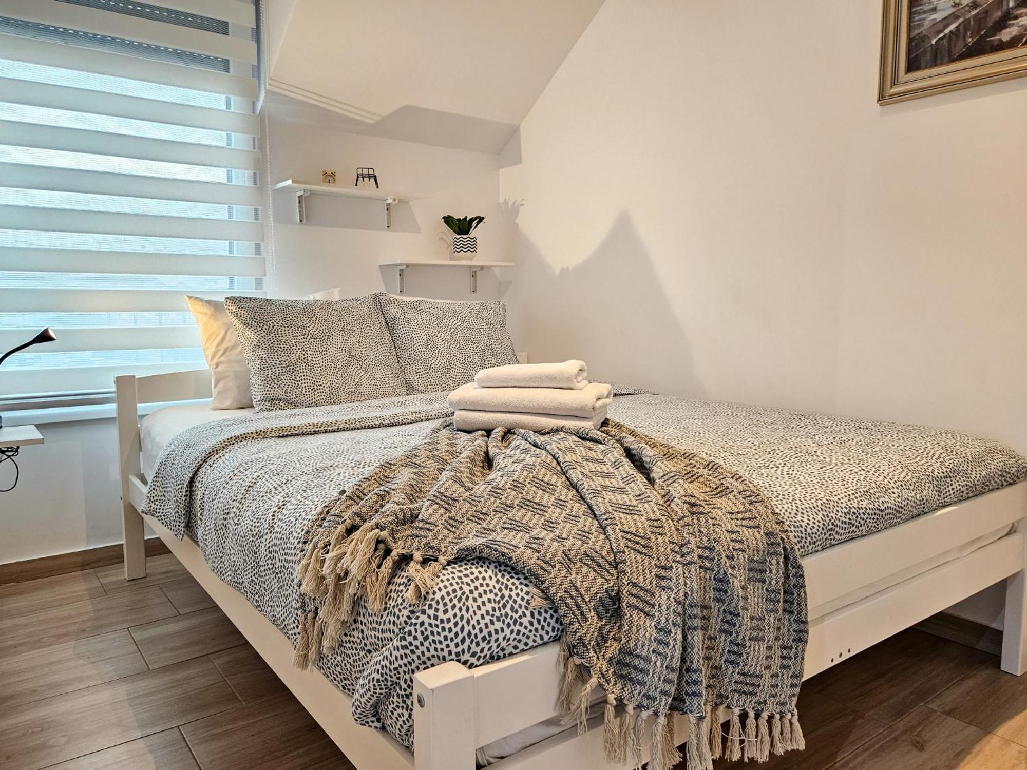 Roman Apartman 斯雷姆斯卡米特罗维察 外观 照片